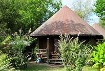 Construcciónes típicas Fare (casa tradicional polinesia)