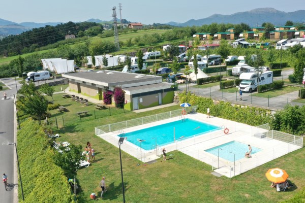 campings/espana/pais-vasco/vizcaya/Zumaia/dron25-personnalise.JPG