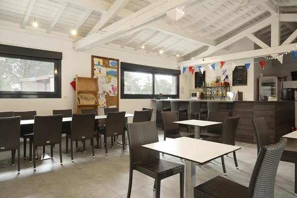 campings/francia/aquitania/landas/Albret/restaurant-bar-camping-paradis-albret-scaled.jpg