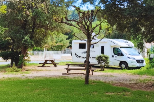 campings/francia/languedoc-rosellon/pirineos-orientales/Alohacampingclub/emplaement-cote-piscine-personnalise.jpg