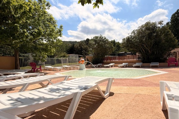 campings/francia/languedoc-rosellon/pirineos-orientales/Alohacampingclub/pataugeoire-personnalise.jpg