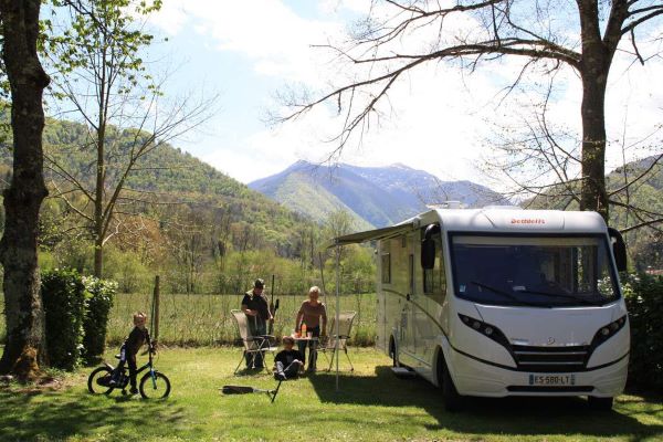 /campings/francia/midi-pirineos/ariege/LeHautSalat/emplacement-campingcar.jpg