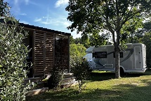 Parcelas camping avec sanitaires individuels