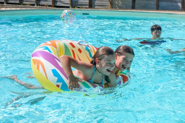 campings/francia/pirineos-centrales/CampingSaintMartin/enfants-piscine1-personnalise.jpg