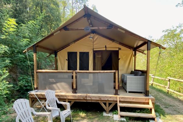 campings/francia/rodano-alpes/ardeche/MasdeChampel/b51f6-bandeau-slider-safari-exterieur.jpg