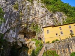 Sanctuaire et lacs de Covadonga